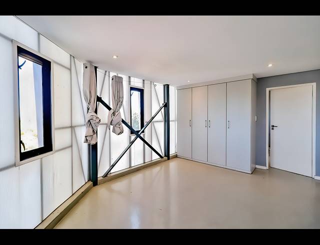 518M² BUILDING FOR SALE IN BRIXTON
